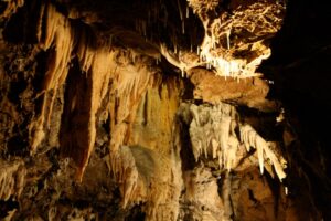 grotta del vento toscana