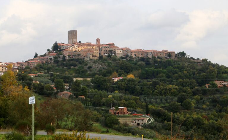 Montecatini_val_di_cecina,_veduta